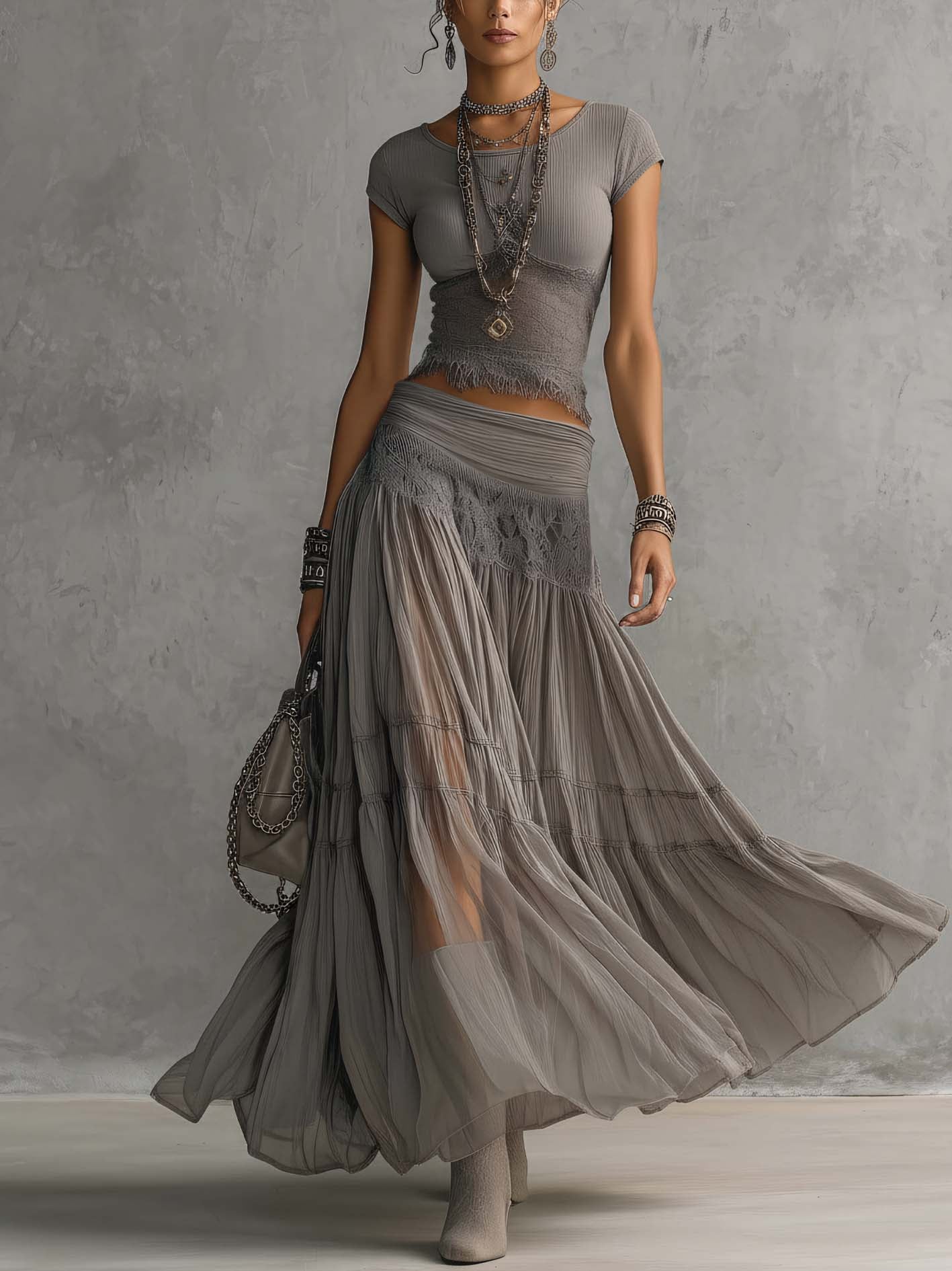 Completo Elena con top in pizzo e maxi gonna plissettata