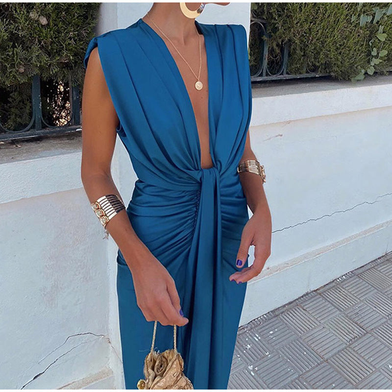 Zenova™ Bella | Festklänning med djup urringning