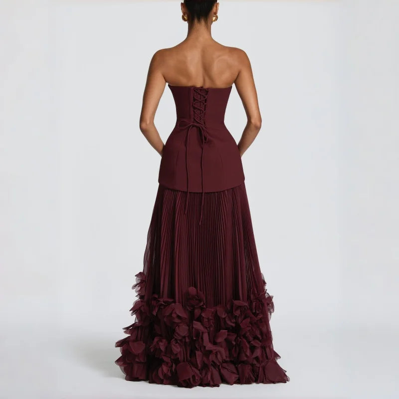 Abito elegante bordeaux plissettato con motivo floreale a gigli