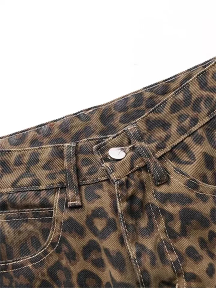 Jeans larghi in denim leopardato