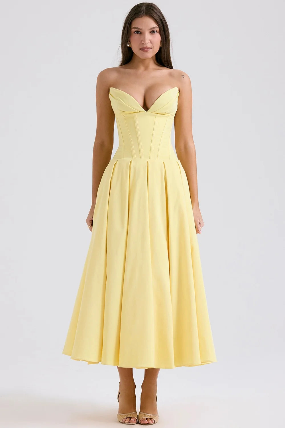 Vestito estivo midi con taglio a principessa
