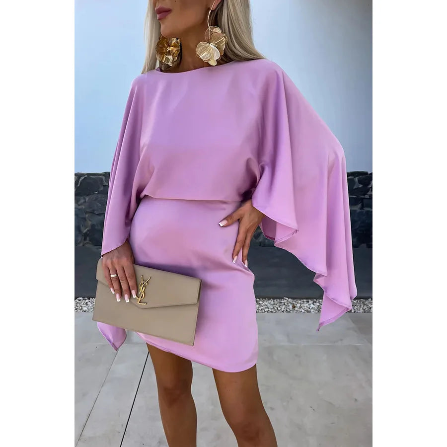 Elegante abito con maniche a mantella