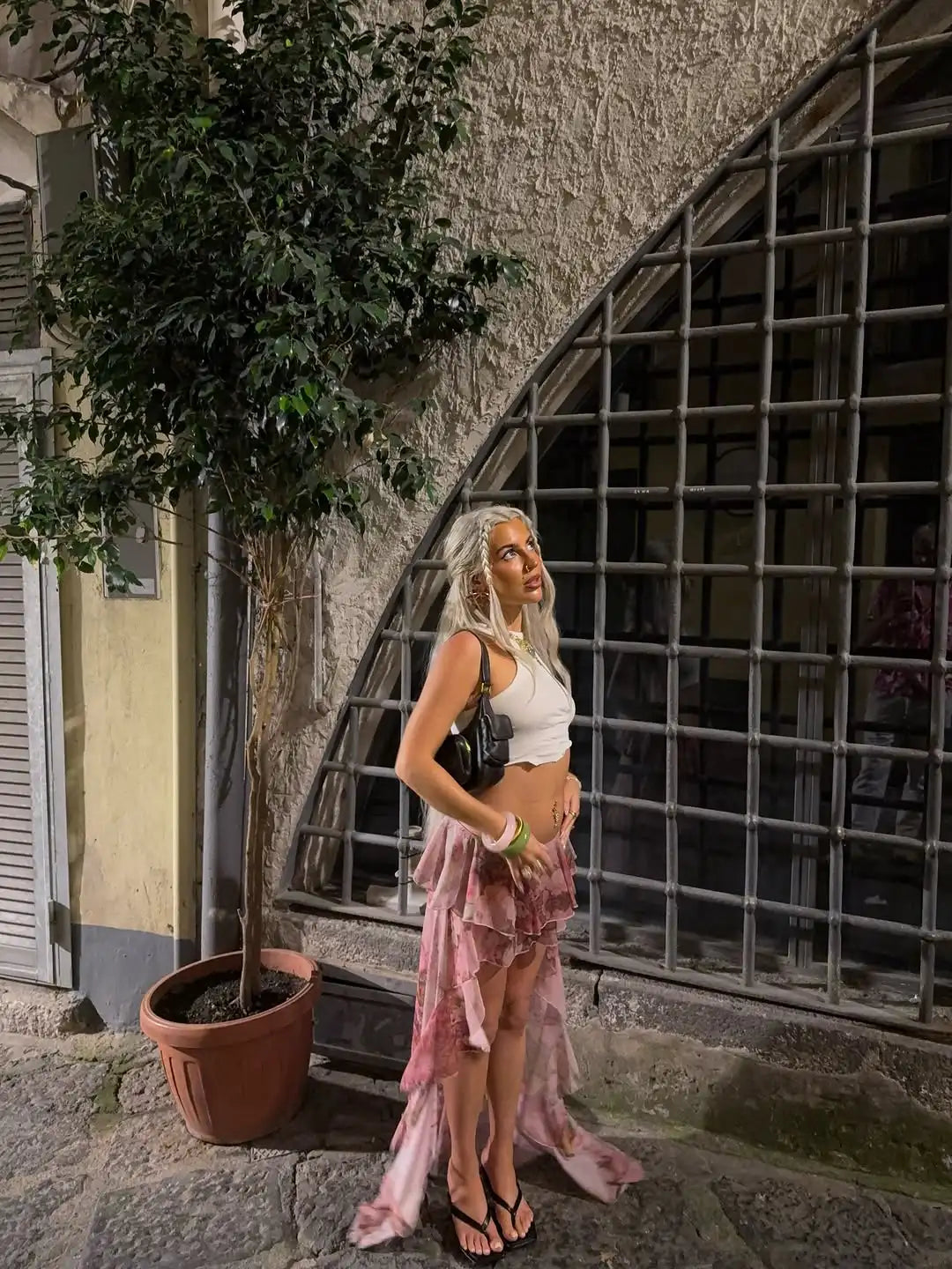 Gonna a balze color rosa con fiori