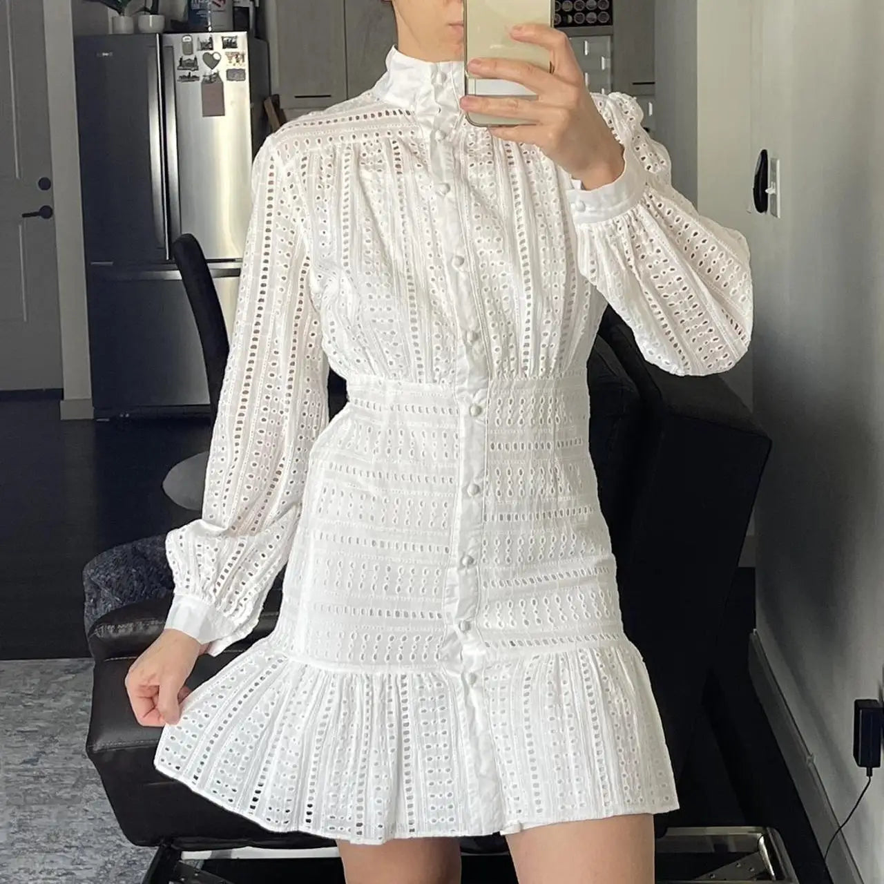 Elegante abito a camicia con collo alla coreana traforato