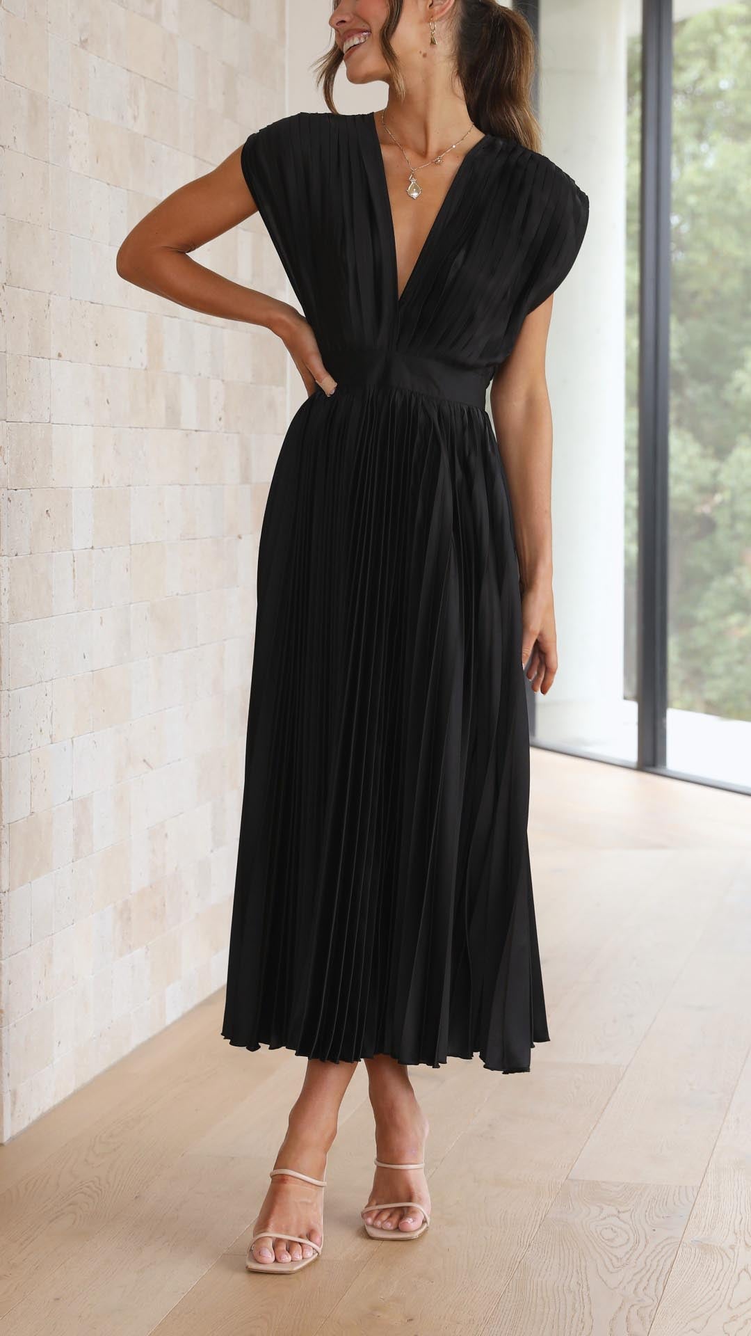 Zenova™ Marina | Elegant plisserad klänning
