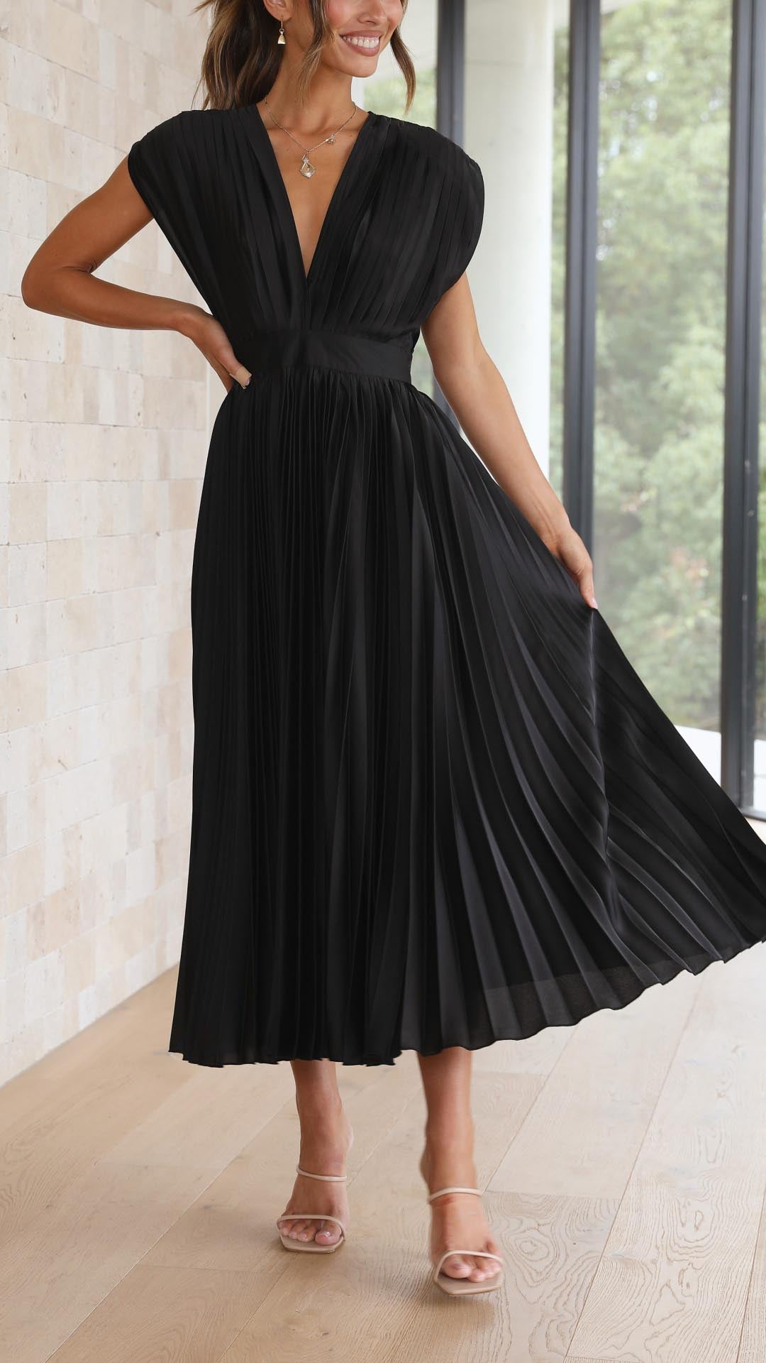 Zenova™ Marina | Elegant plisserad klänning